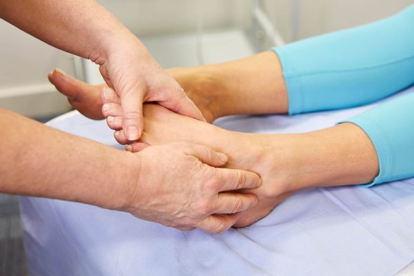 درمان پیچ خوردگی مچ پا با فیزیوتراپی پیشرفته