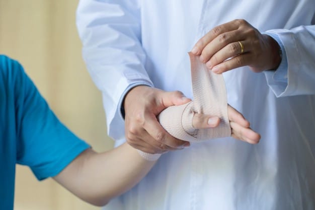 درمان دررفتگی مچ دست