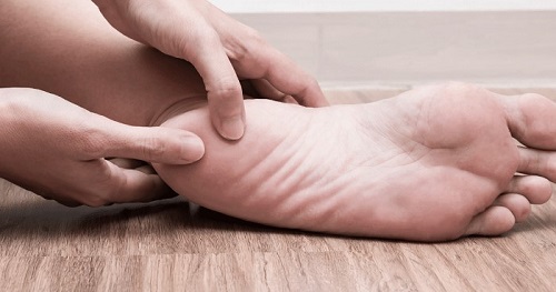 علت به وجود آمدن خار پاشنه چاقی، صافی کف پا و کفش نامناسب