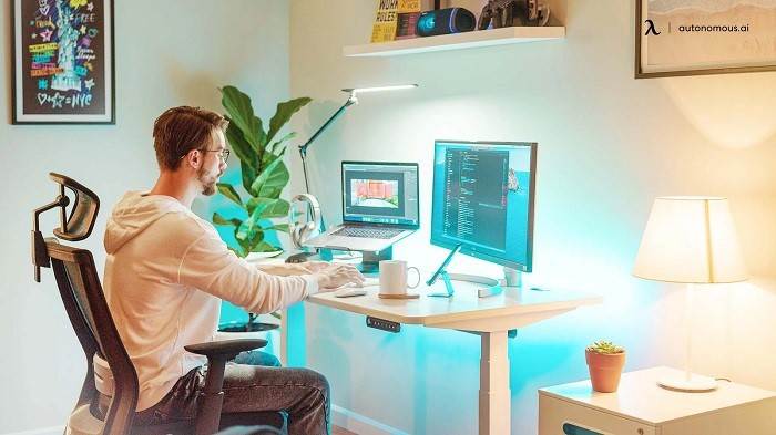 نحوه نشستن صحیح حین مطالعه